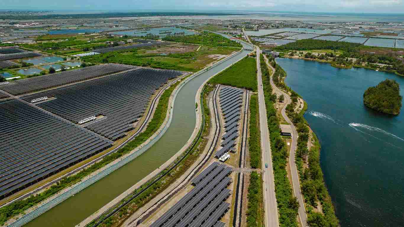 蓝狮在线能源事业提供智慧能源管理、、、、太阳能监控管理、、全方位电厂建置及运维解决方案，，，，并拥有管理超过6000案场的经验