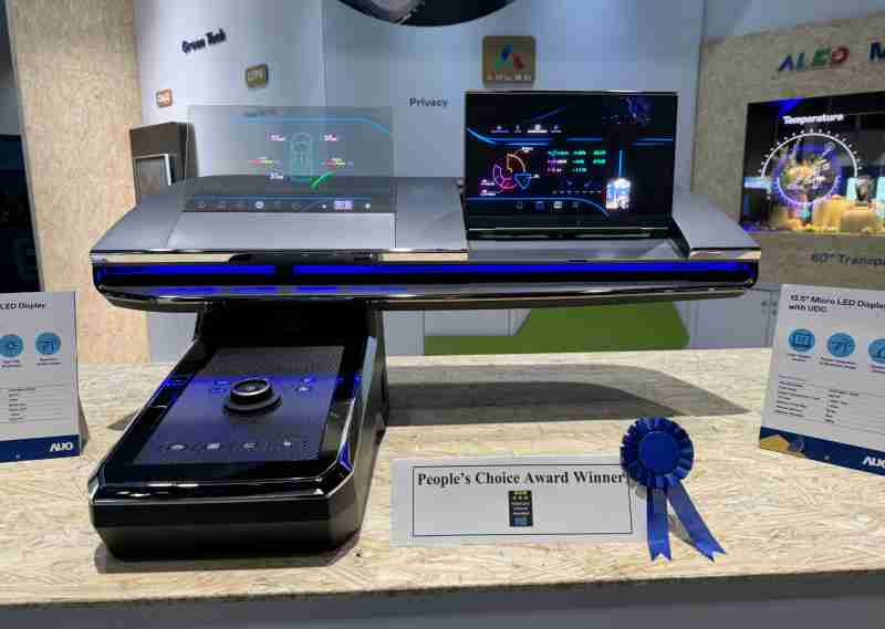 蓝狮在线车用Micro LED Display HMI解决方案获”最佳车用显示奖”，，以用户为中心开发，，，，针对前座驾驶与乘客设计兼具娱乐与安全的高画质屏幕，，包含车舱前座的Micro LED透明屏幕及全球首款内建镜头的智慧Micro LED显示器