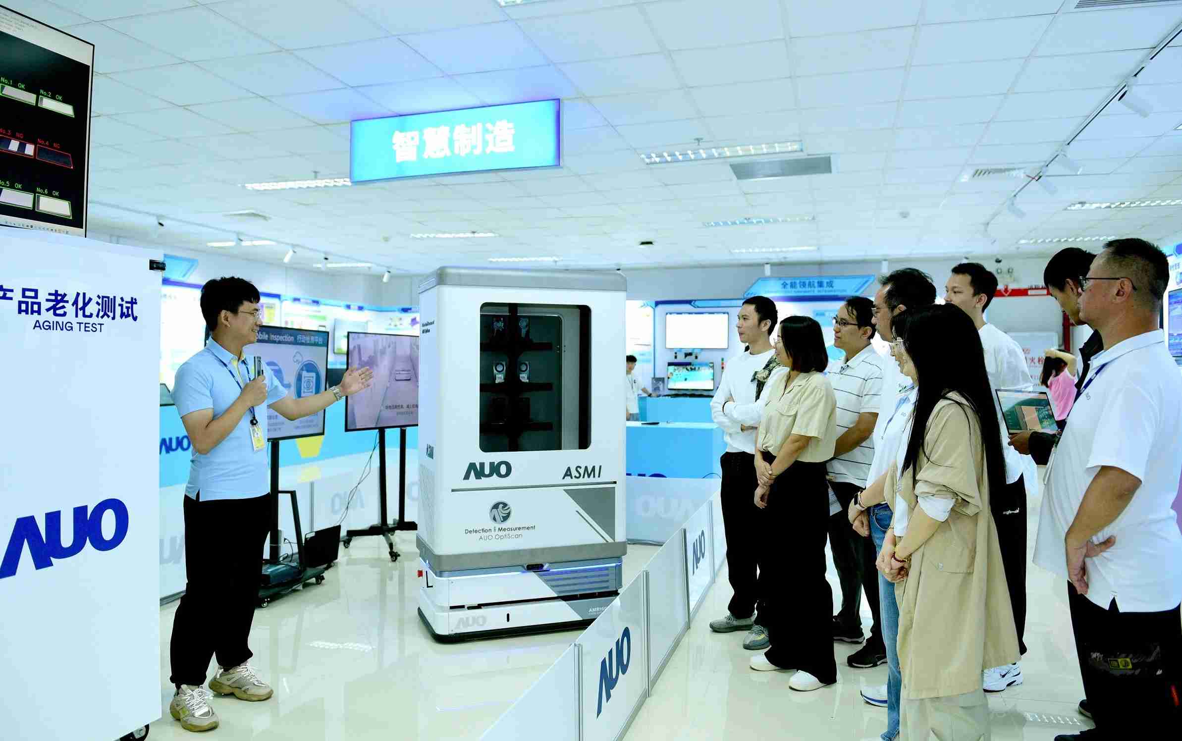 蓝狮在线厦门将5G+ABC技术串联生产管理全流程，，，打通研发、、、采购、、生管、、、、制程、、设备、、质量等产品全生命周期制造流程，，，完成数字化设计、、智慧供应链、、、智能座舱、、、全流程设备管理、、、数据驱动优化、、、智慧在线检测、、、、智慧品管等自适应生产模式升级