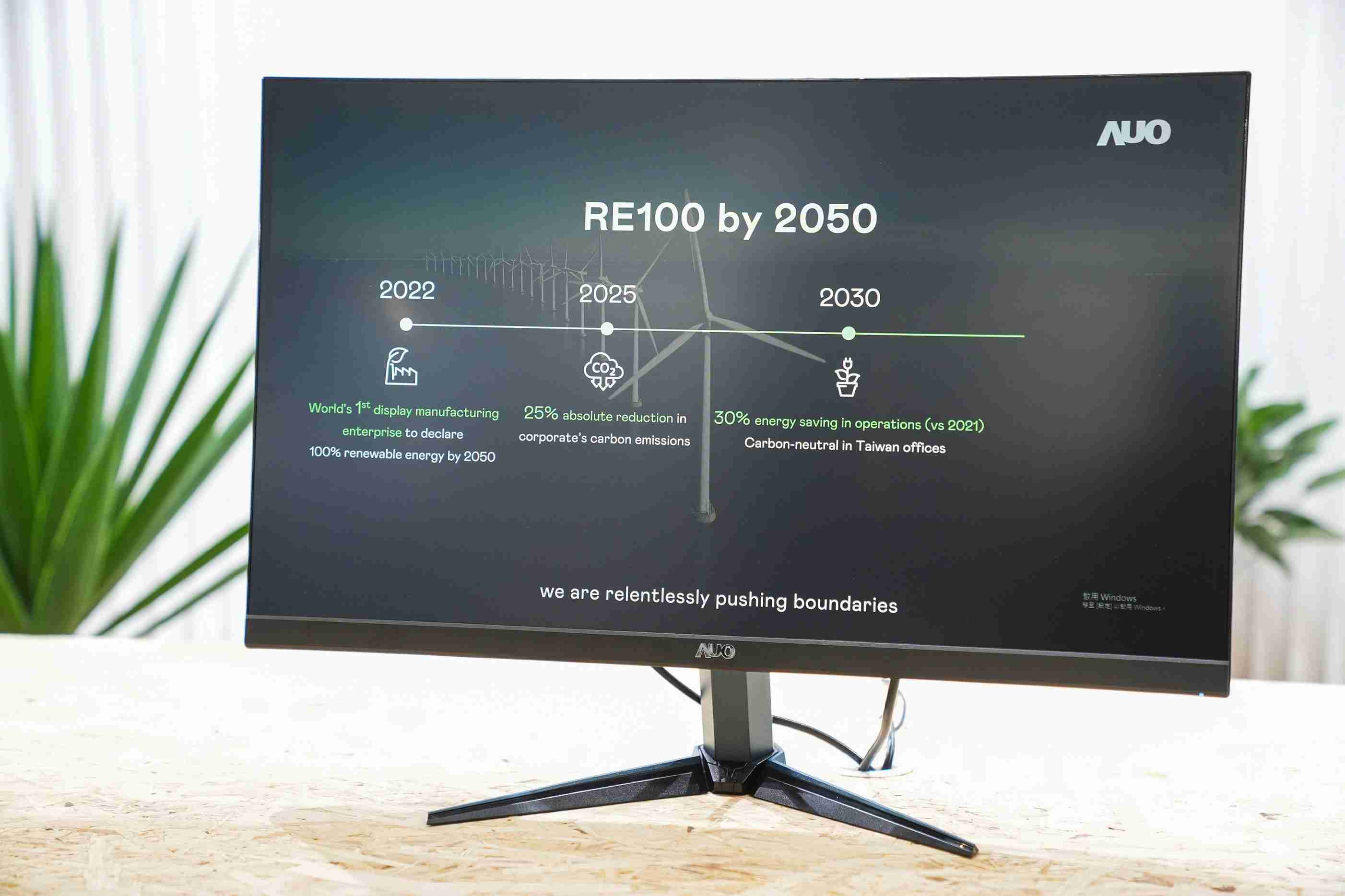 蓝狮在线关注产品生命周期各阶段的永续性，，携手客户、、、、供货商实践永续原物料，，，，积极将再生原物料导入绿色产品，，，在DJSI永续原物料项目获得同产业最高分